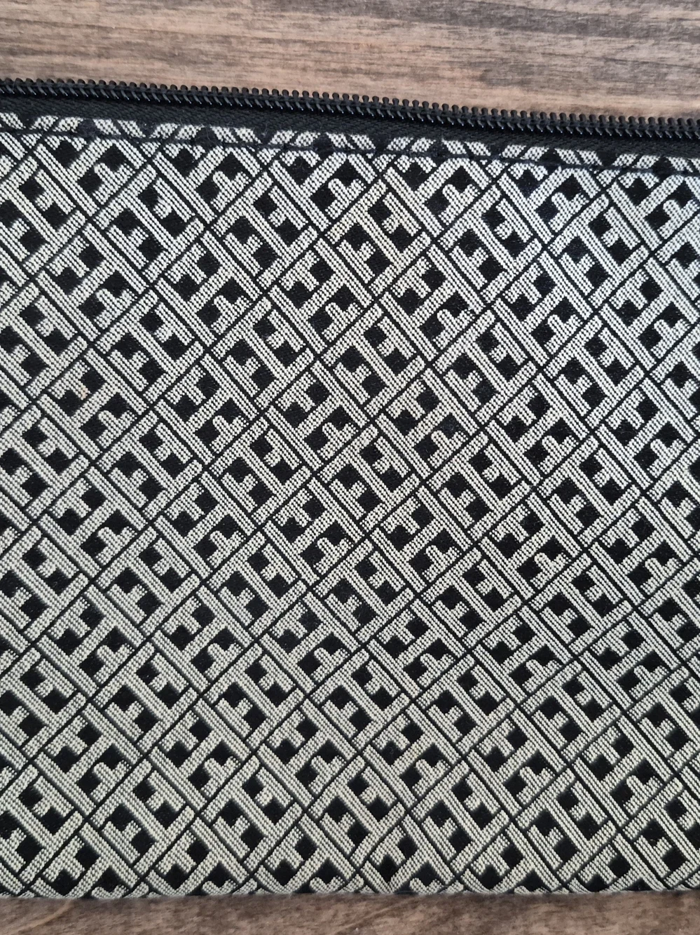 Tommy Hilfiger Black & Cream Jacquard Wristlet